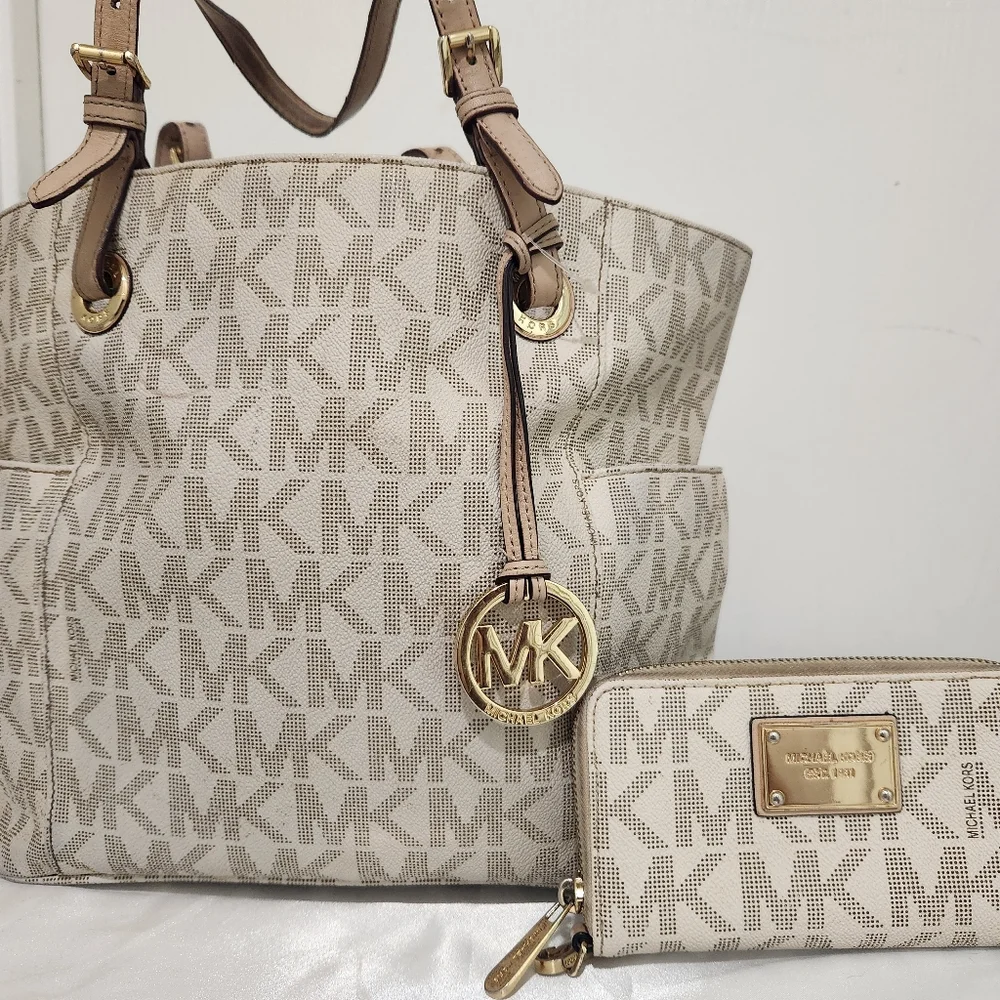 Large Michael Kors tote and matching wallet - Picture 1 of 16